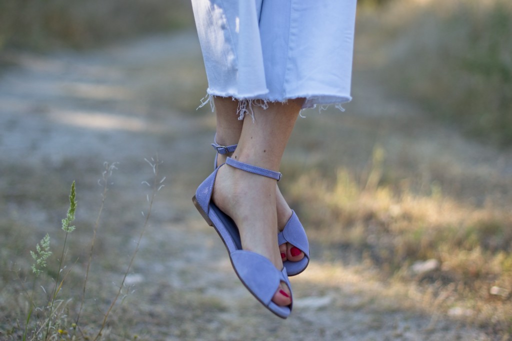 Sandalias planas modelo Alizée en ante y piel grabada color malva