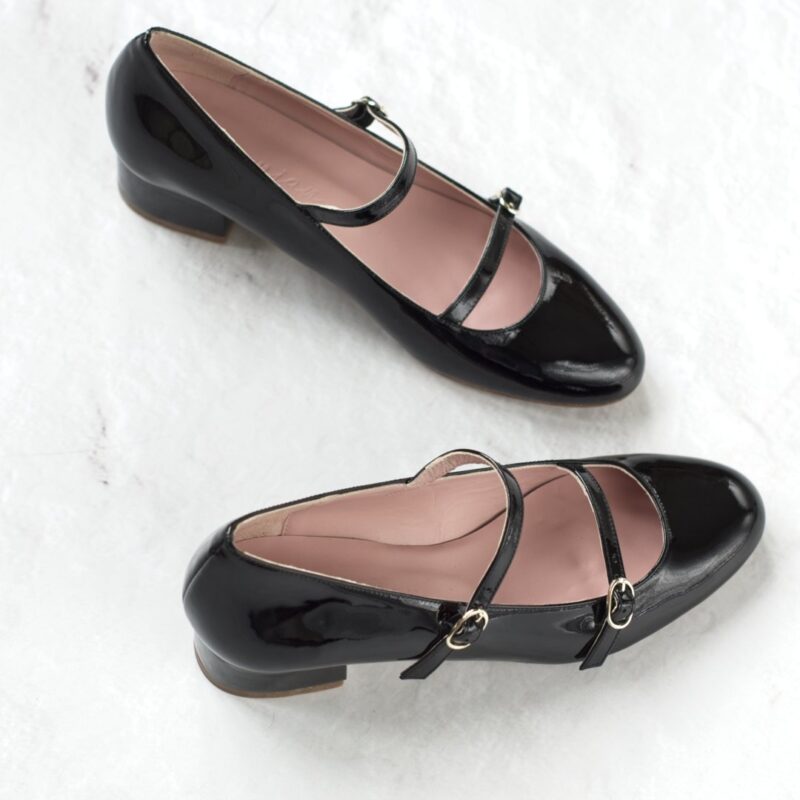 Merceditas con tacón midi CÉLINE - Charol negro de Bohemian Shoes