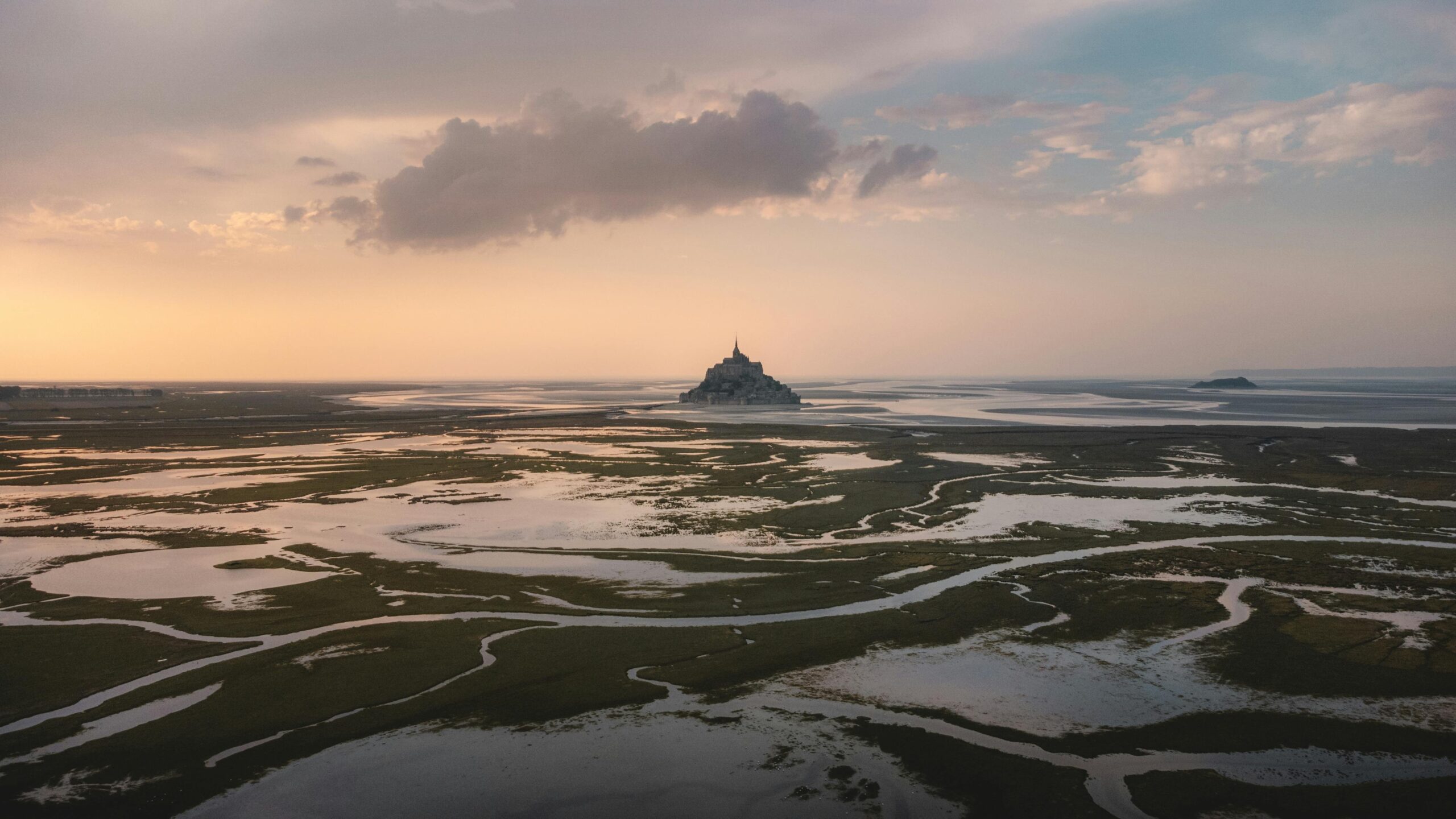 Mont Saint Michel al atardecer