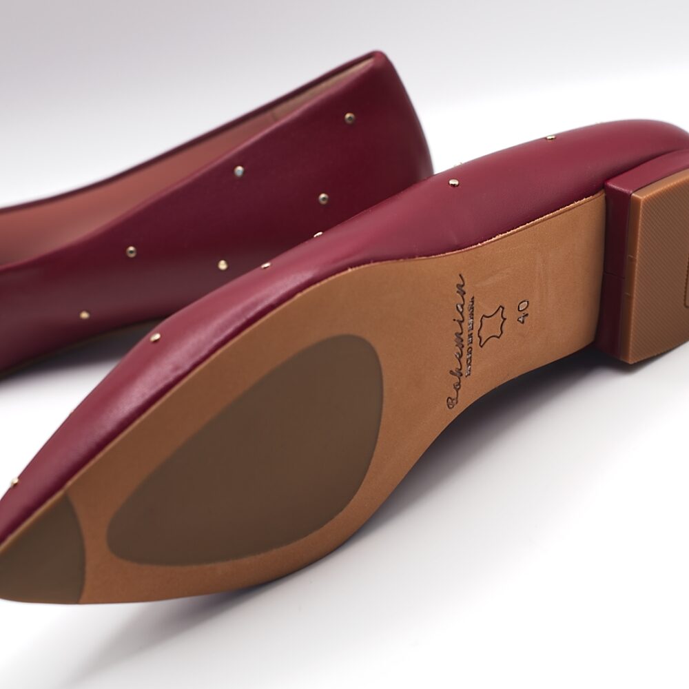 Women's shoes with handcrafted finishes